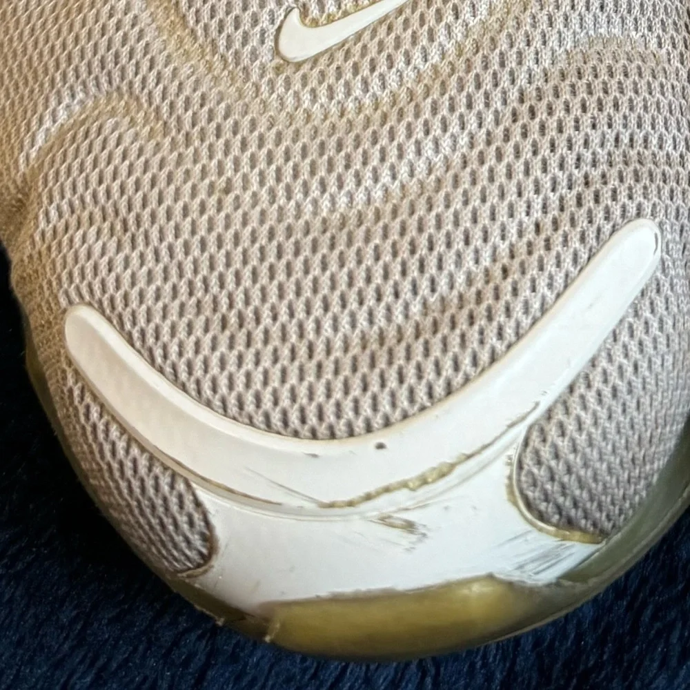 Nike Air Max 720 Woman Size 10 Man Size 8.5 Running Shoes Pure Platinum White - Picture 7 of 12